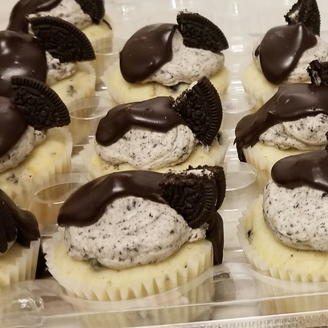 Cookies & Cream Cupcakes with Chocolate Ganache